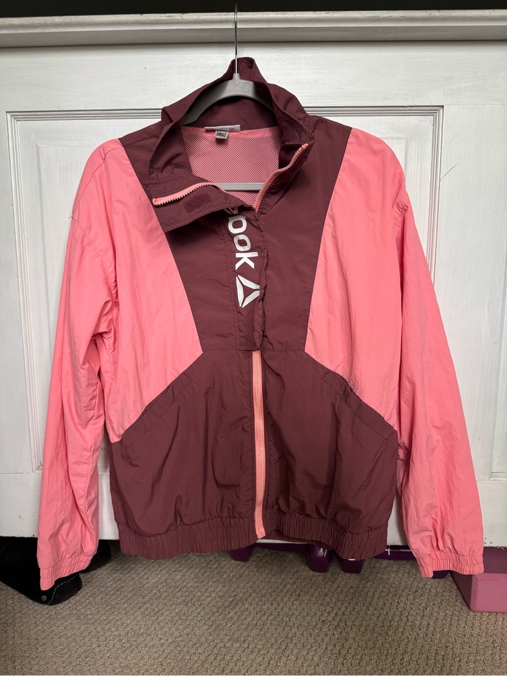 Reebok Women's Pink and Burgundy Windbreaker size unknown, looks like small